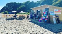 Carlyon Bay Beach Shop branded deckchairs and windbreaks from their Instagram 2022